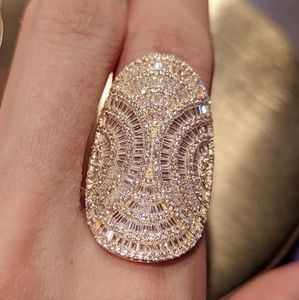 Cubic zirconia baguette and round statement ring. Gold plated 925 silver.